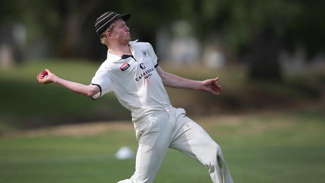 Robertson in action in the field on day one at Park 12. Picture: AAP/Dean Martin)