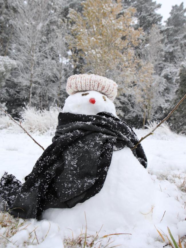 Locals wasted no time making the most of snow in Oberon. Picture: Anthony Clark/Twitter