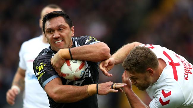 LIVERPOOL, ENGLAND - NOVEMBER 04: Jordan Rapana of New Zealand battles for possession with Elliot Whitehead of England during the International Series second test match between England and New Zealand at Anfield on November 4, 2018 in Liverpool, England. (Photo by Michael Steele/Getty Images)