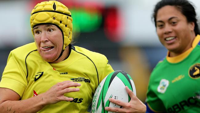 Fullback Shannon Parry makes a break at the Central Coast Sevens event.