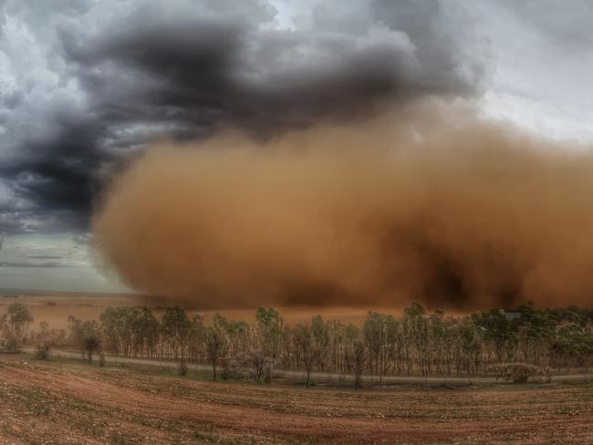 Dust Storm captured at approx 4pm Thursday the 17th March 2016 from Nain, East of Freeling, South Australia taken by Charmaine Holland ph: 0423622635