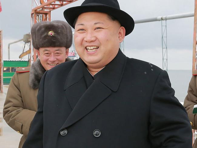 This undated photo released by North Korea's official Korean Central News Agency (KCNA) on December 15, 2016 shows North Korean leader Kim Jong-Un (C) at Fishery Station No. 15 of the Korean People's Army unit 549. / AFP PHOTO / KCNA VIA KNS / KCNA / - South Korea OUT / REPUBLIC OF KOREA OUT ---EDITORS NOTE--- RESTRICTED TO EDITORIAL USE - MANDATORY CREDIT 