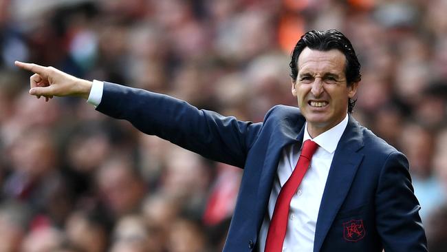 Arsenal manager Unai Emery gives his team instructions during the Premier League match against West Ham United at Emirates Stadium. Photo: Getty Images