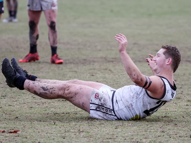 EDFL: Hillside v Roxburgh Park at Hillside Reserve, Melbourne, May 6 2023. Jake Talintyre of Roxburgh Park slips over as he kicks a goal.Picture : George Sal