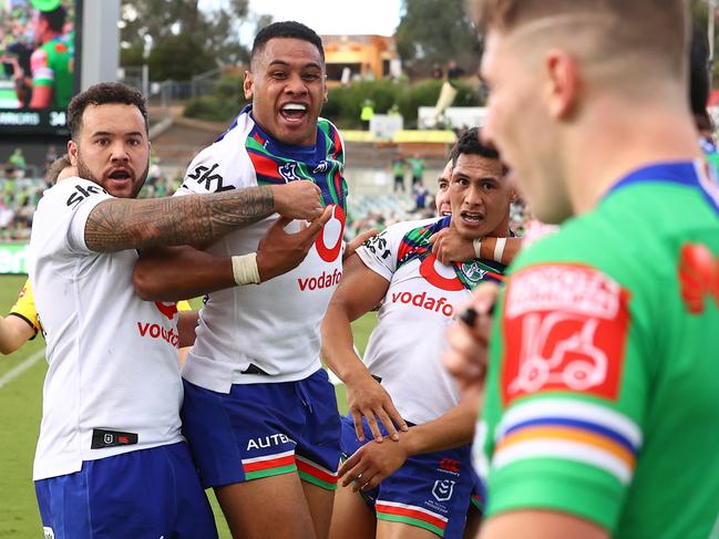 CANBERRA, AUSTRALIA - MARCH 27: Warriors players celebrate a try saving tackle by Roger Tuivasa-Sheck to deny the Raiders victory during the round three NRL match between the Canberra Raiders and the Warriors at GIO Stadium on March 27, 2021, in Canberra, Australia. (Photo by Mark Nolan/Getty Images)