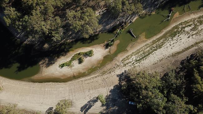 Dropping water levels on the Darling River near Menindee in February. Picure: AAP / Dean Lewins