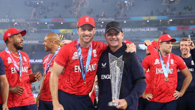 Jos Buttler and Matthew Mott. Photo by Mark Kolbe/Getty Images