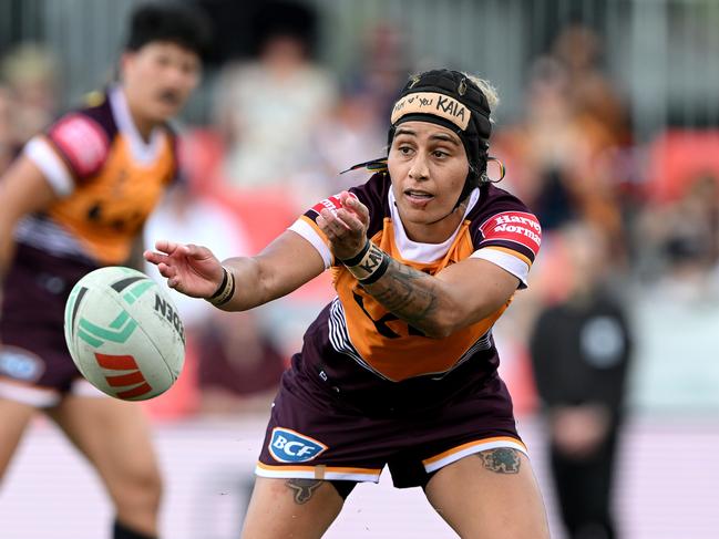 BRISBANE, AUSTRALIA - AUGUST 27: Lavinia Gould of the Broncos passes the ball during the round six NRLW match between Brisbane Broncos and Canberra Raiders at Totally Workwear Stadium, on August 27, 2023, in Brisbane, Australia. (Photo by Bradley Kanaris/Getty Images)