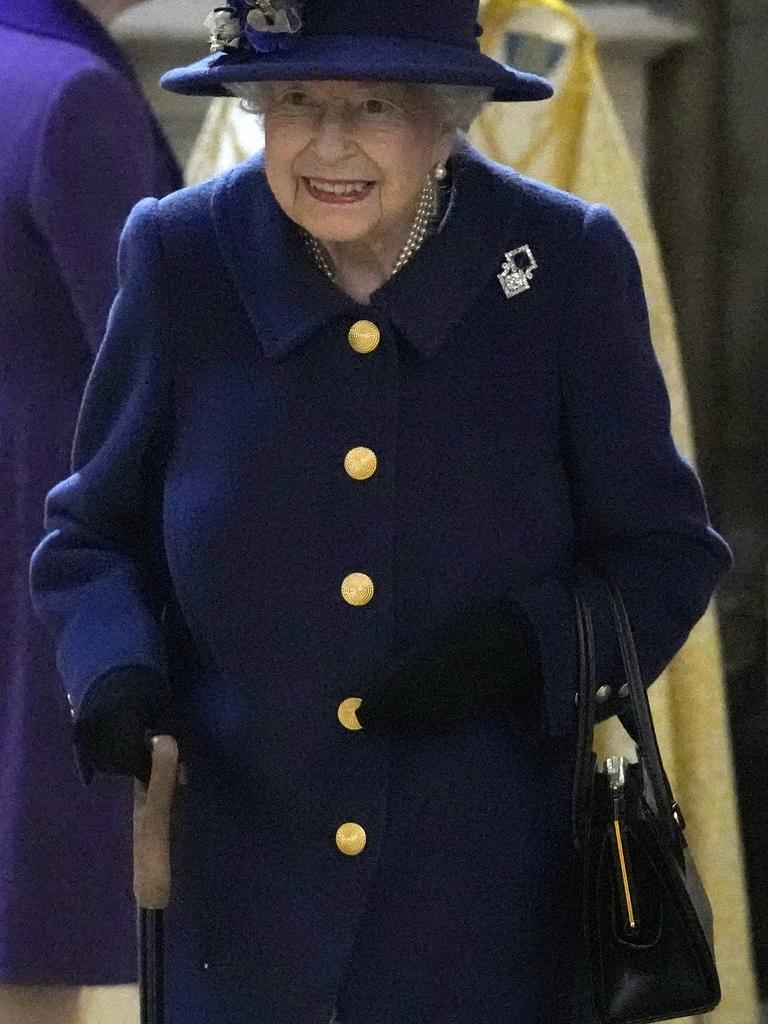 The Queen was using a walking stick. (Photo by Frank Augstein – WPA Pool/Getty Images)