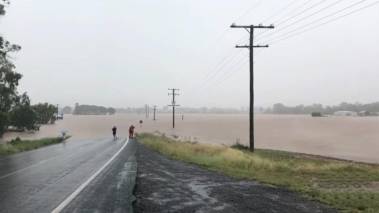 This was the scene 2km outside Grantham a short time ago, not long after the evacuation siren sounded for the town. A flood emergency has been declared for the Lockyer Valley region, with more rain likely over the weekend. Picture 7News