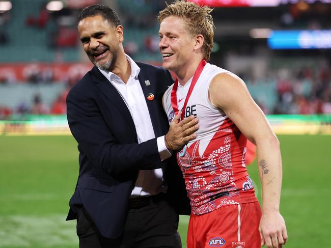Isaac Heeney is presented with the Goodes-O'Loughlin Medal. Picture: Getty Images