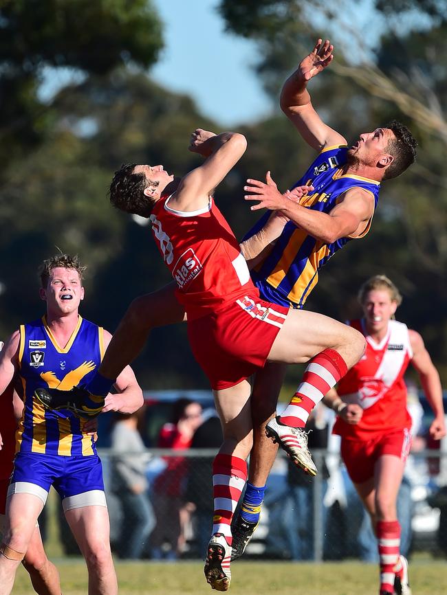 Sorrento’s Guy Stringer and Somerville’s Scott Simpson compete in the ruck. Picture: Derrick den Hollander