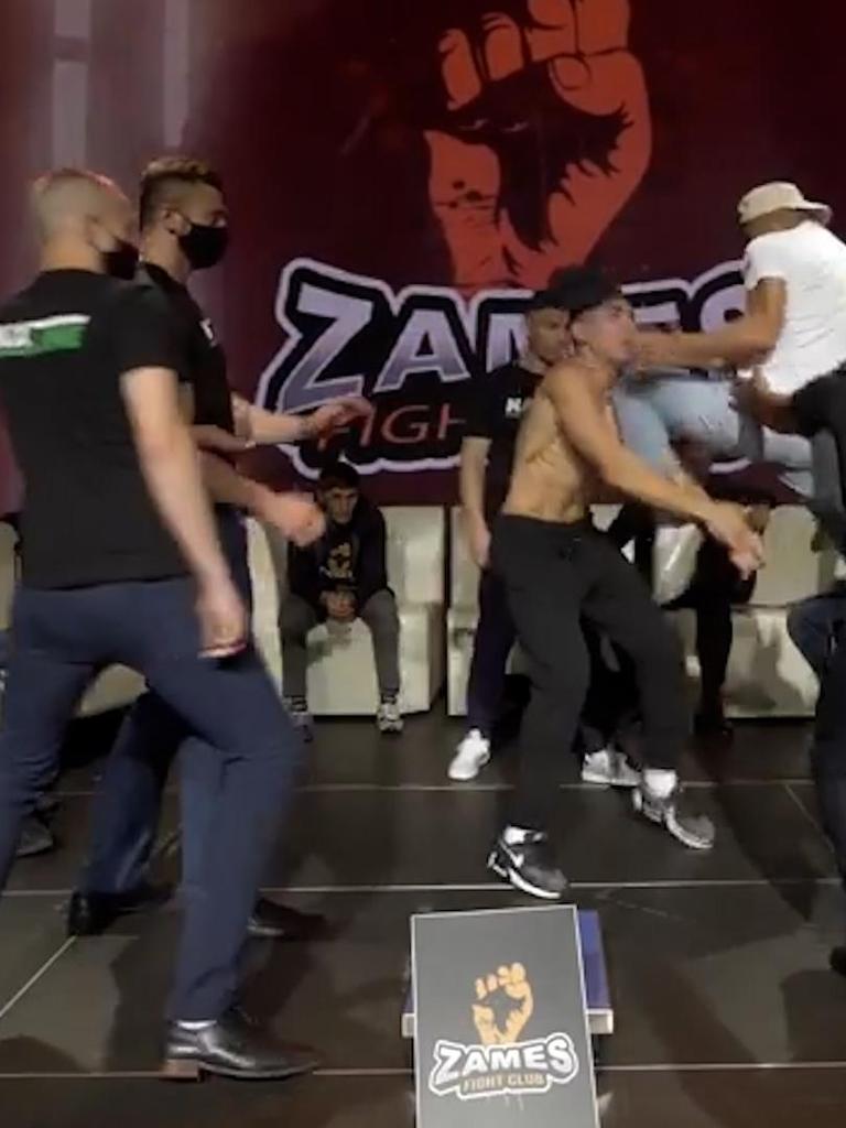 Bare-Knuckle Boxer Kos Opponent At Weigh-In, Mma News, Boxing 2021, Video, Zames Fight Club Belarus
