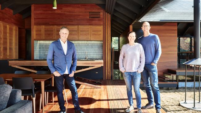 Grand Designs Australia host Peter Maddison with Tamborine Mountain couple Sarah and David Hobart. Picture: Foxtel/Rhiannon Slatter.