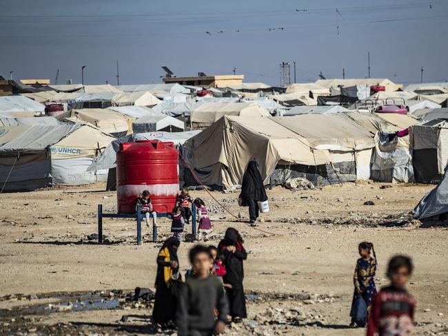 A picture shows the Kurdish-run al-Hol camp, which holds relatives of suspected Islamic State (IS) group fighters in the northeastern Hasakeh governorate, on December 6, 2021. - Al-Hol is the larger of two Kurdish-run displacement camps for relatives of IS jihadists in Syria's northeast. It holds mostly Syrians and Iraqis but also thousands from Europe and Asia suspected of family ties with IS fighters. (Photo by Delil SOULEIMAN / AFP)