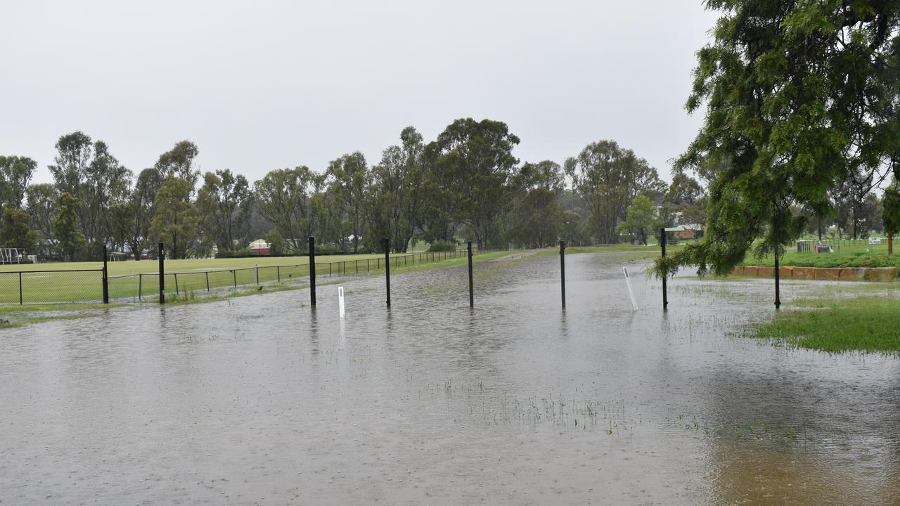 Floodwaters from the Condamine River creeping up to the Queens Park sports fields. Picture Jessica Paul / Warwick Daily News