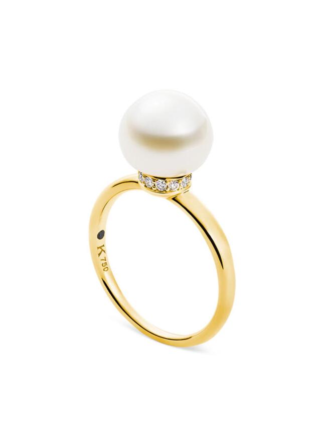 Kailis Celeste ring $2600. <b>Shop now <a href="https://www.kailisjewellery.com.au/charm-bracelet-with-all-charms-white-gold/" target="_blank">Kailis Celeste</a></b>