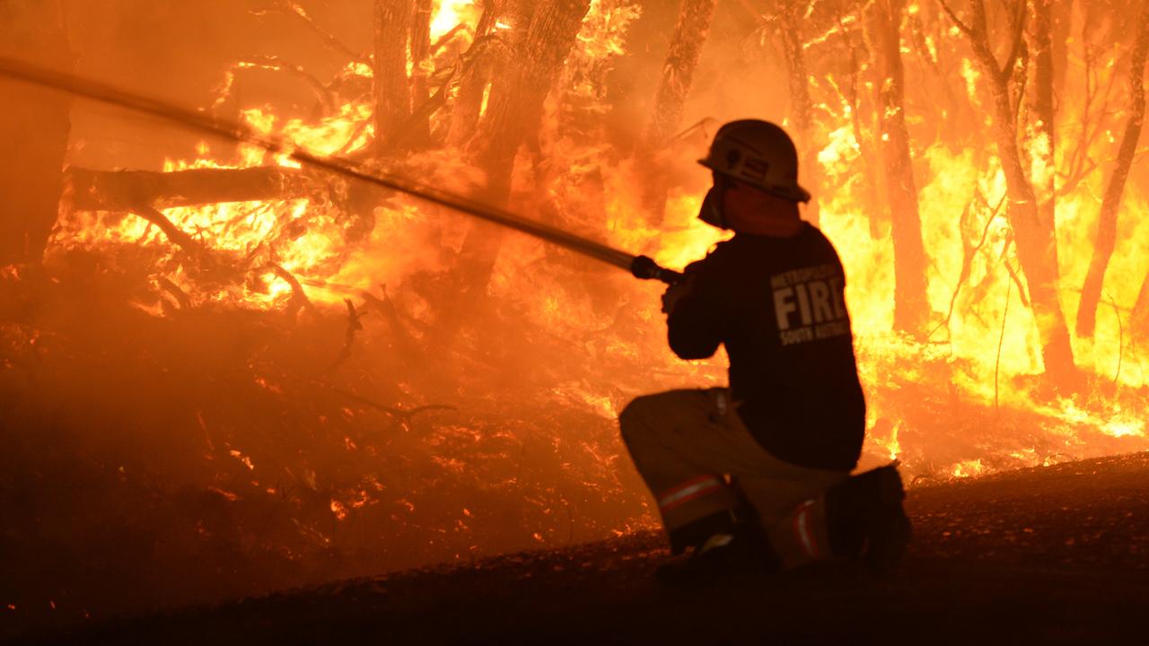 Yorke Peninsula bushfire: ‘Leave now’ alert given due to uncontrolled blaze