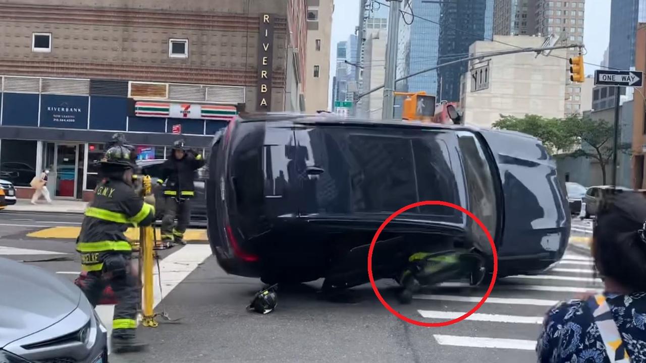 Accident de voiture à New York: des véhicules renversés écrasent presque un pompier qui sauve des occupants