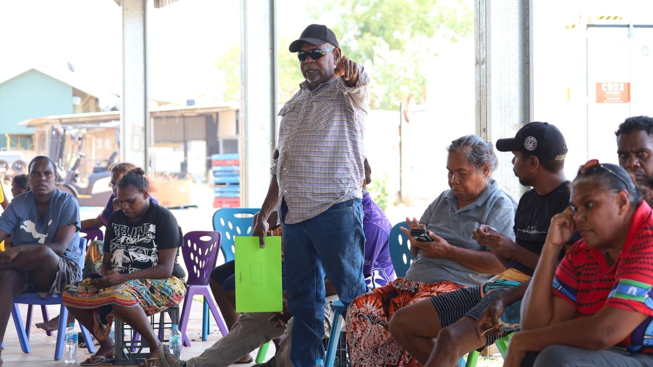 Residents of Nitjpurru express their concerns. Picture: Northern Land Council.