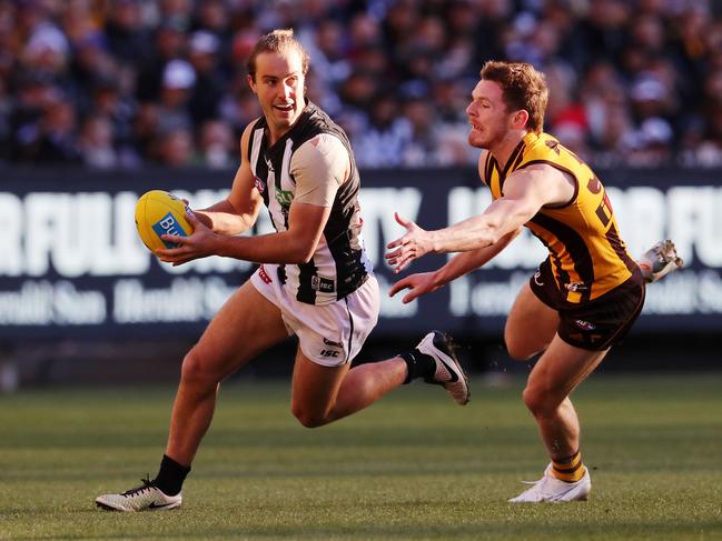 Collingwood's Tim Broomhead clears against Hawthorn.