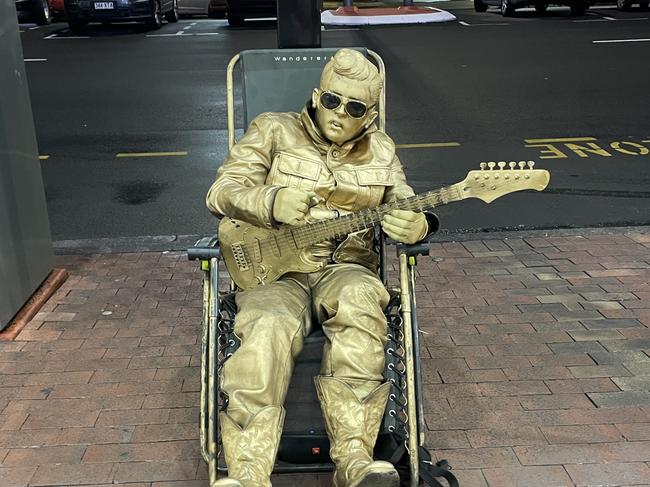 Cairns City dwellers seek to cancel ‘noisy and repetitive’ buskers