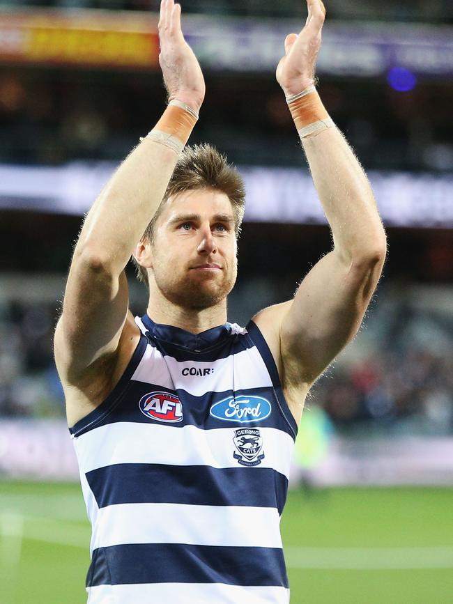 Tom Lonergan applauds the Geelong fans after playing his last game in 2017. 