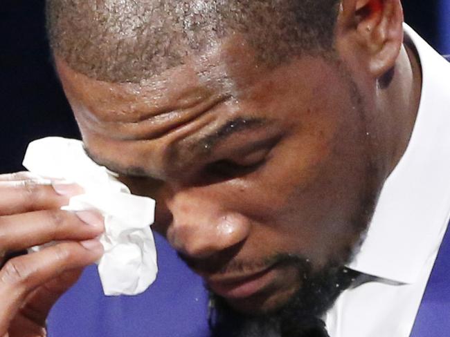 Oklahoma City Thunder's Kevin Durant wipes away tears as he speaks during a news conference to announce that Durant is the winner of the 2013-14 Kia NBA Basketball Most Value Player Award in Oklahoma City, Tuesday, May 6, 2014. (AP Photo/Sue Ogrocki)