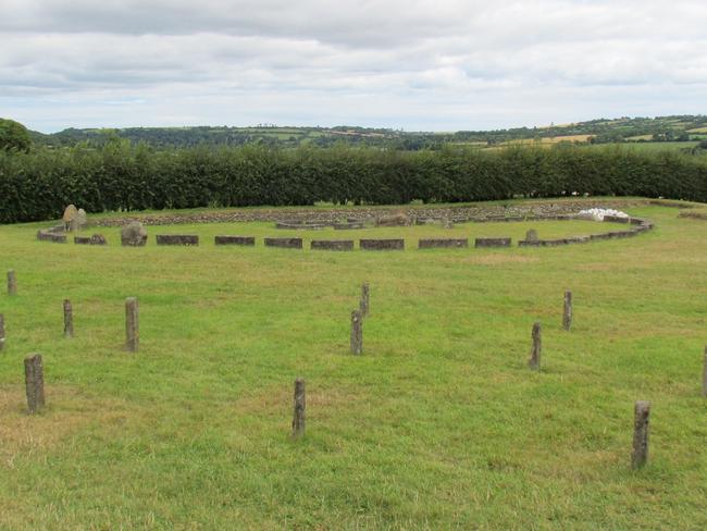 Other smaller monuments in the area. Picture: IMBiblio