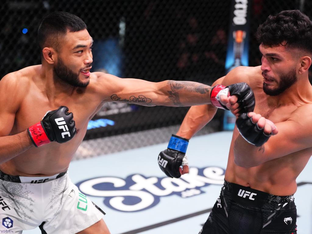 Josh Culibao (L) lost a split decision after his opponent Danny Silva missed weight. Picture: Getty Images