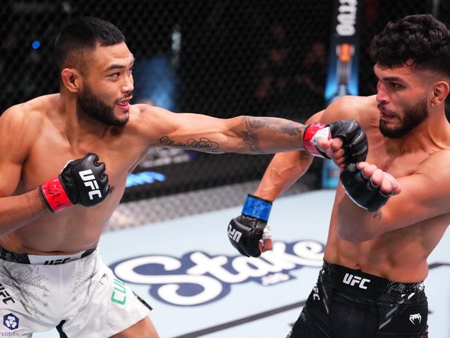 Josh Culibao (L) lost a split decision after his opponent Danny Silva missed weight. Picture: Getty Images