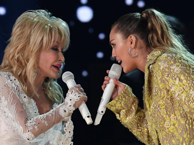 Parton and her god-daughter, Cyrus, performed Jolene together. Picture: Robyn Beck/AFP