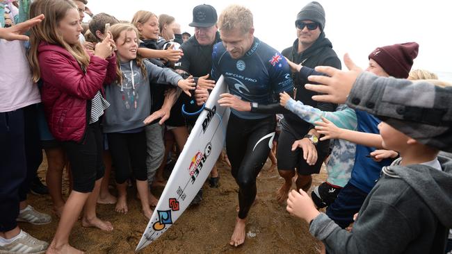 Fans congratulate Fanning after he secured a spot in the Mens Final, defeating Pat Gudauskas. Picture: Jason Sammon