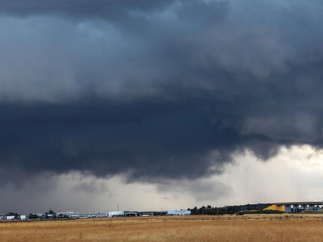 Storm clouds with hailstones approaching Melbourne from the West . Picture : Ian Currie