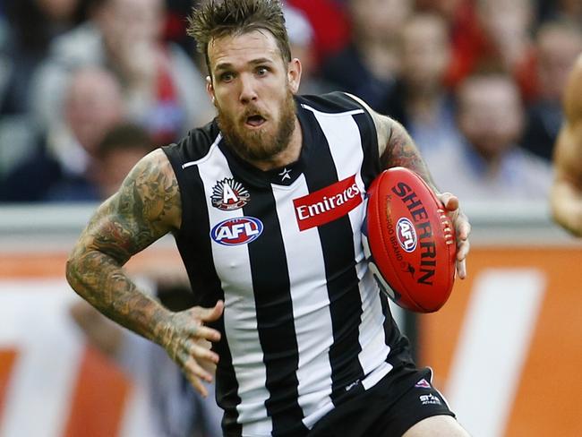 AFL Round 6. Anzac Day clash.  Collingwood v Essendon at the MCG. Dane Swan gives Cale Hooker the slip. Pic: Michael Klein. Friday April 25, 2014.