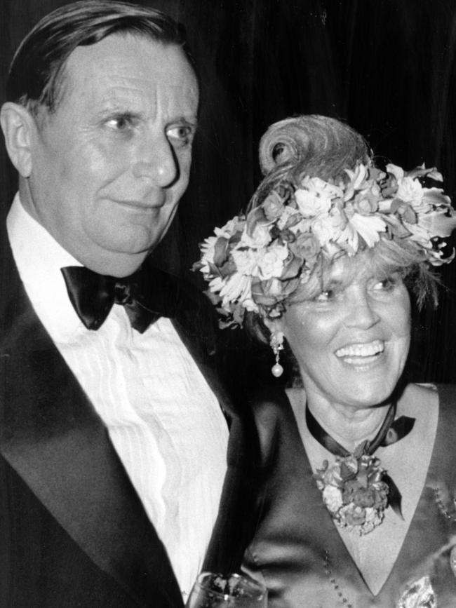 Barry Humphries and Lillian Frank in 1990. Picture: Clive MacKinnon