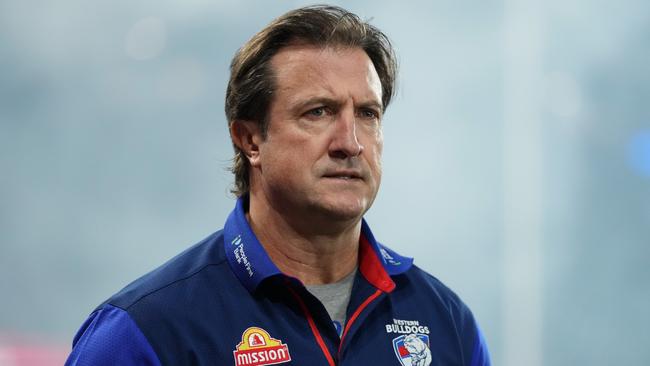 MELBOURNE, AUSTRALIA - JUNE 15: Luke Beveridge, Senior Coach of the Bulldogs looks on during the round 14 AFL match between Western Bulldogs and Fremantle Dockers at Marvel Stadium, on June 15, 2024, in Melbourne, Australia. (Photo by Daniel Pockett/Getty Images)