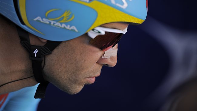 Nibali battles rain to extend tour lead