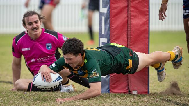 Liam Bayliss scores for the Lions.