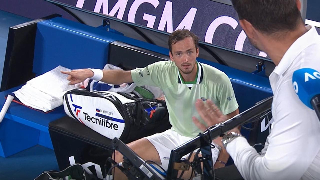 Daniil Medvedev abuses the umpire. Photo: Twitter.