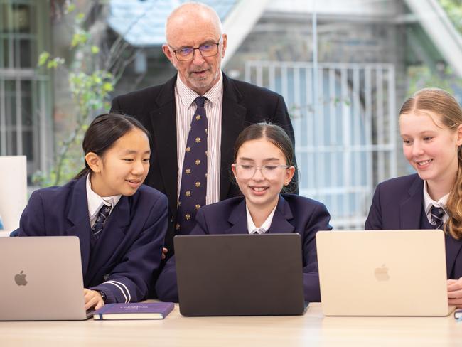 Clemmie pictured in the middle with boarders