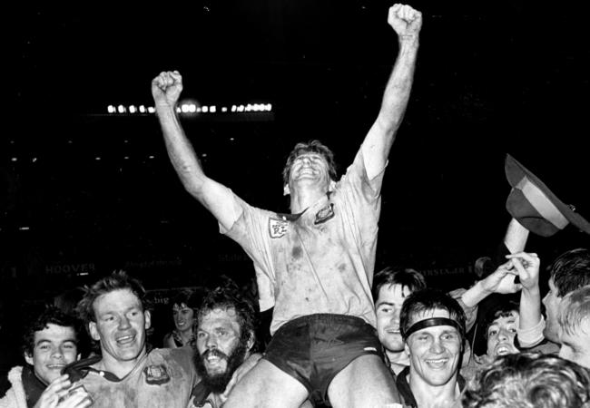 Steve Mortimer chaired by teammates after NSW won their first ever series.