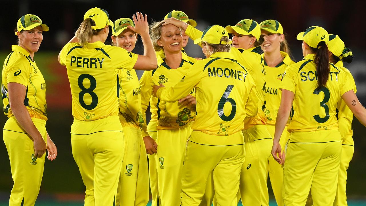 Ashleigh Gardner of Australia celebrates with her teammates. Photo by Mike Hewitt/Getty Images