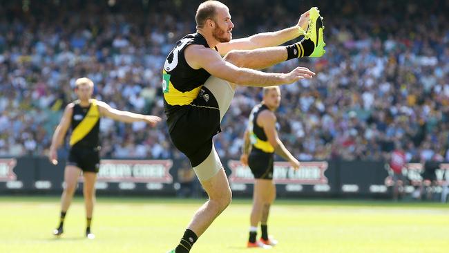 Richmond defenders set up their zone as Kamdyn McIntosh shoots for goal at the MCG. Picture: Michael Klein