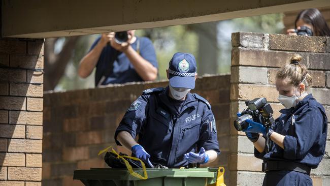 Police look through bins for evidence at the apartment block. Picture: NCA NewsWire / Dylan Coker