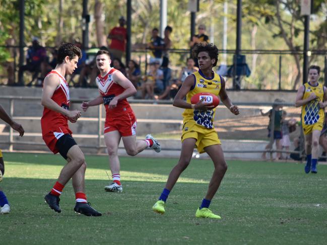 Ronald Fejo looks for marking options downfield in Sunday's game against Waratah. Picture: Tymunna Clements/AFLNT Media