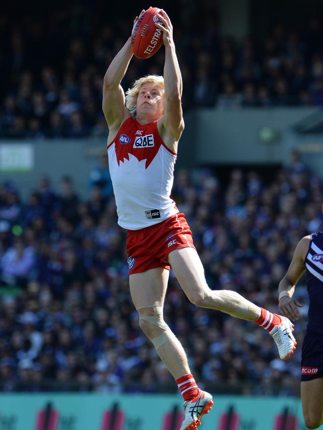 Sydney’s Issac Heeney marks against Fremantle. Picture: Daniel Wilkins.  