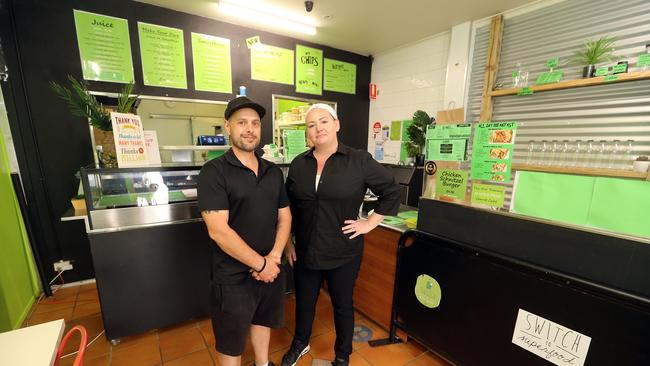 Dayle Marriott and Kyra Banes from Juicebar in Nerang is closing after one year. Picture by Richard Gosling