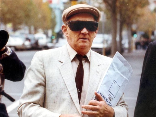 (CHECK COPYRIGHT - CREDIT IS GEOFF AMPT) George Pell with Father Gerald Ridsdale outside court, on 15 August 1993.