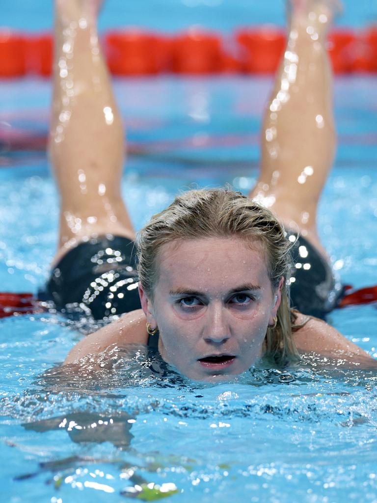 Ariarne Titmus after winning silver in the Women's 800m Freestyle. Photo by Adam Pretty/Getty Images.